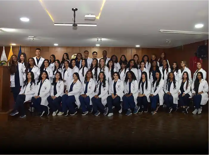 Cabezote - Imposición de insignias para iniciar internado médico