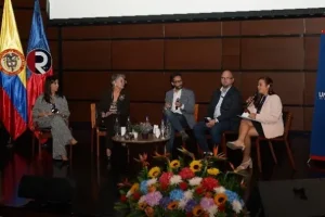 Voces que participaron en el foro como ponentes y panelistas