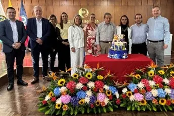 celebración del aniversario uniremington sede medellín