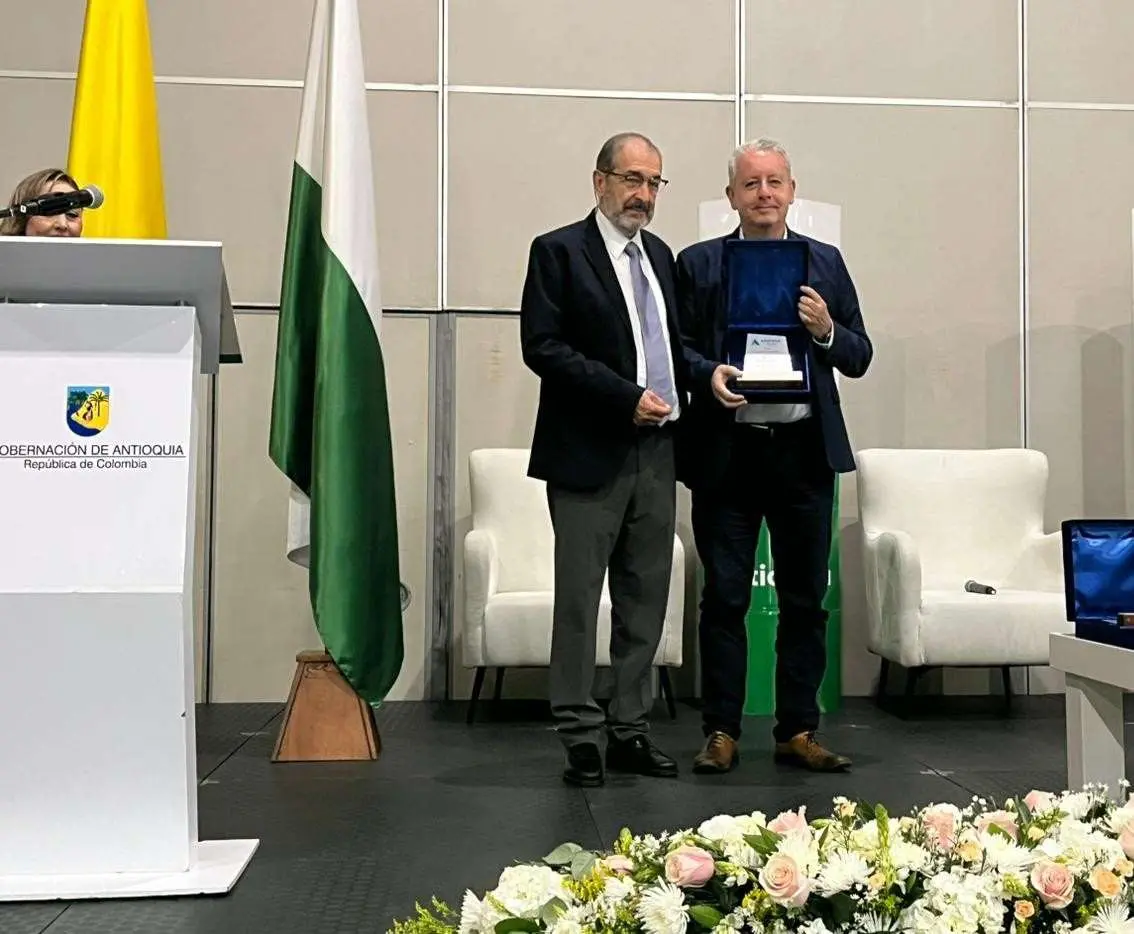 Asiesda entrega galardón a Uniremington por los 110 años de la Organización Remington