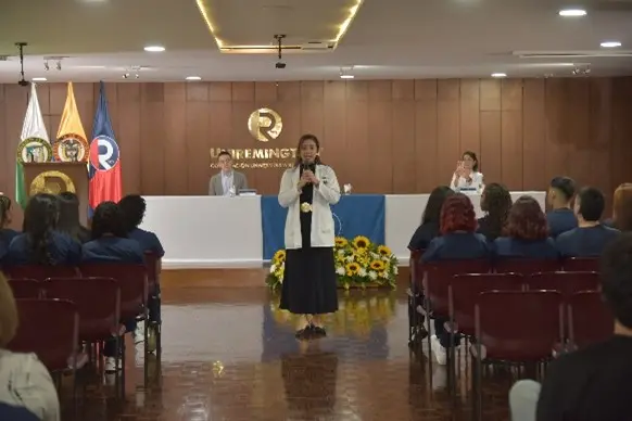 Bata blanca, escudo y compromiso ético