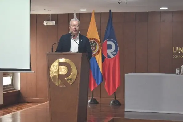 Reconocimiento a su aporte académico y científico