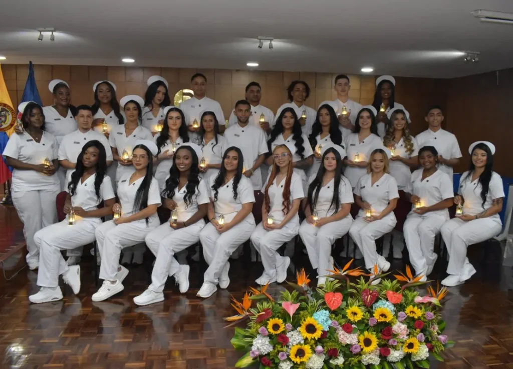 Ceremonia de la Luz de estudiantes de Enfermería de Uniremington