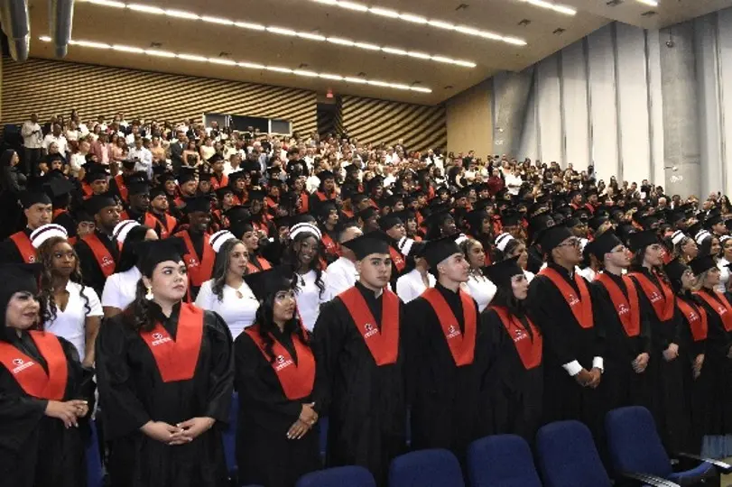 Profesionales que egresan para el cuidado de la vida Profesionales que egresan para el cuidado de la vida