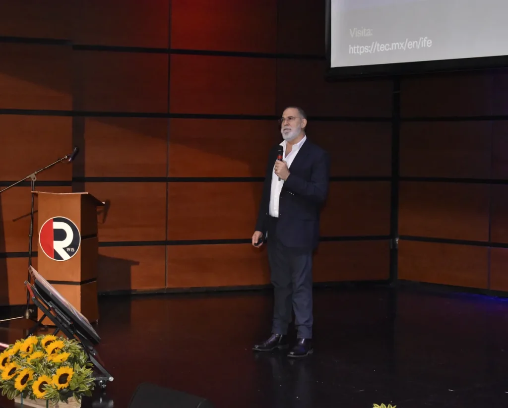 José Guadalupe Escamilla de los Santos presenta la conferencia Redefiniendo la universidad para un mundo en transformación