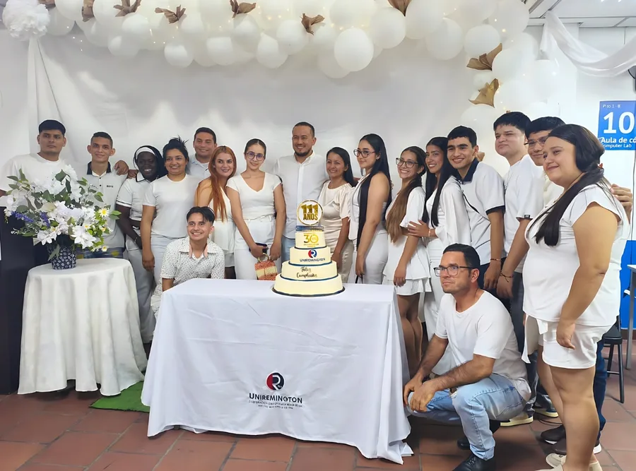 Comunidad educativa de Uniremington Cúcuta celebrando los 30 años